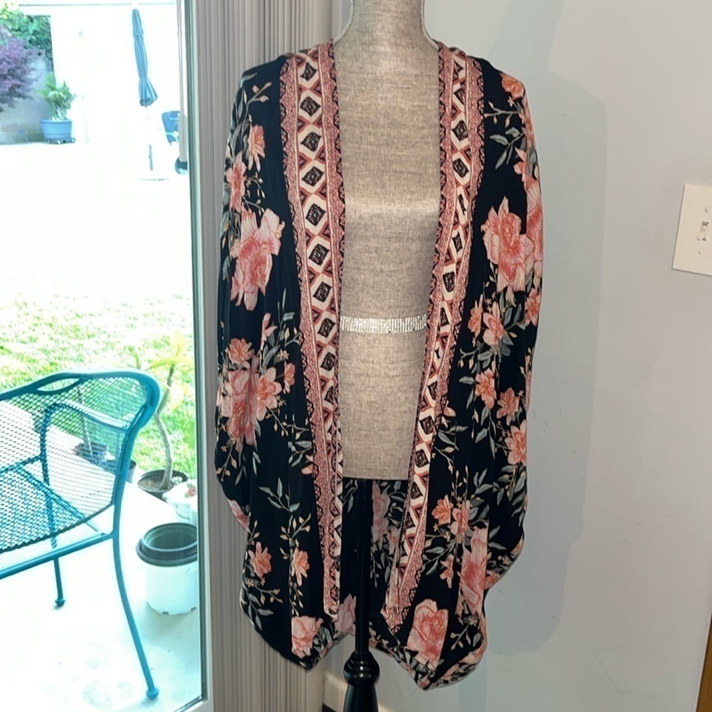 Billabong Kimono Open Front Cardigan Black W/ Pink Floral Women’s Size S/M